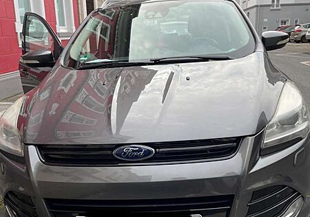 Ford Kuga Titanium 1.6 EcoBoost 4x4 Aut. Navi keyless pano