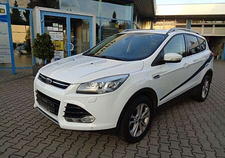 Ford Kuga Titanium 4x4 Xenon/Kamera/AHK/Pano.dach