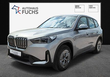 BMW iX1 xDrive30 Park-Assistent HUD Navi digitales Cockpit