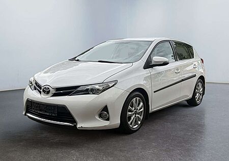 Toyota Auris Life