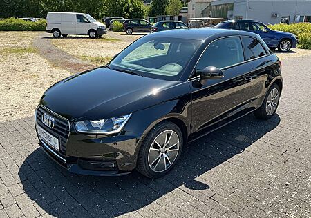Audi A1 NAVI PDC Klimaautomatik LED