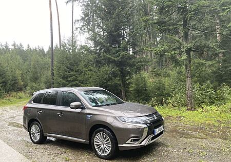 Mitsubishi Outlander PHEV Plus Spirit 4WD