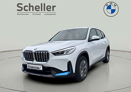BMW iX1 gebraucht kaufen BMW iX1 xDrive30 DAB LED RFK Parkassistent Shz PDC