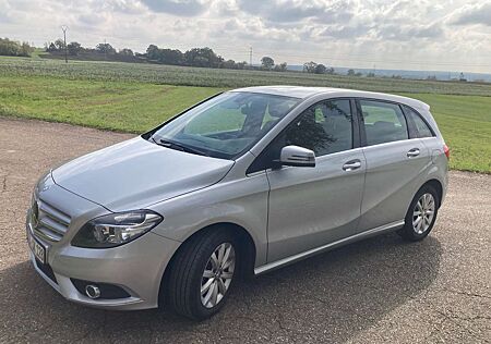 Mercedes-Benz B 180 7G-DCT Style