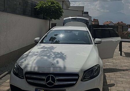 Mercedes-Benz 220