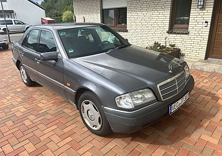 Mercedes-Benz C 180 Elegance