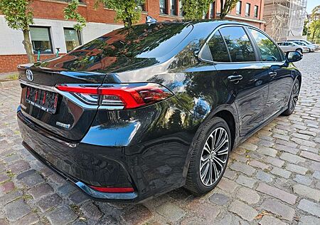 Toyota Corolla 1.8 Hybrid Team Deutschland Sedan