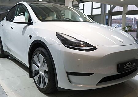 Tesla Model Y Long Range AWD* innen weiß* Mwst.ausweis