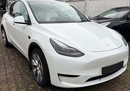 Tesla Model Y Long Range AWD* innen weiß* Mwst.ausweis