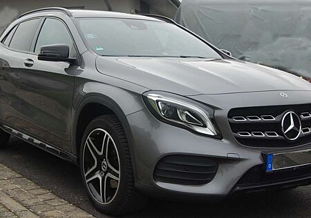 Mercedes-Benz GLA 220 4Matic 7G-DCT AMG-Style - Pano+AHK