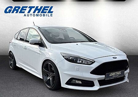 Ford Focus ST Sportpaket Leder Bi-Xenon Kurvenlicht Mehrzonen