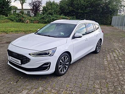 Ford Focus Turnier Vignale 1.5 Sthg HUD AHK MATRIX RF