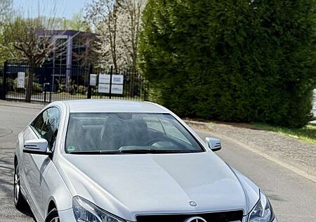 Mercedes-Benz E 200 Coupe im Sammlerzustand mit MB Historie Voll !