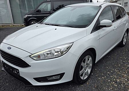 Ford Focus Turnier Business Klima PDC Navi TÜV/AU Neu