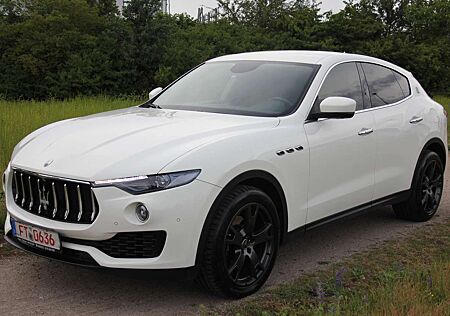 Maserati Levante Benzin