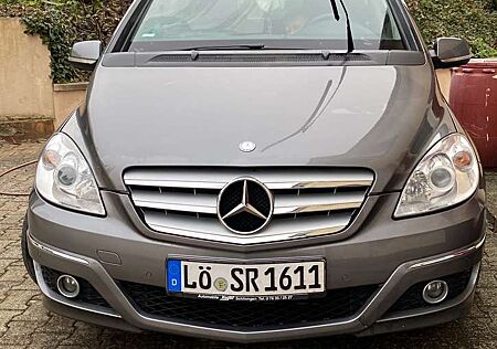 Mercedes-Benz B 200 Automatik – TÜV – Selbstpark-Assistent & Komfo