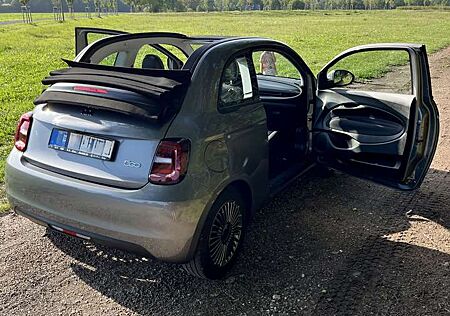 Fiat 500 e ICON Cabrio 1. Hand TÜV 08/28 4 Winterräder