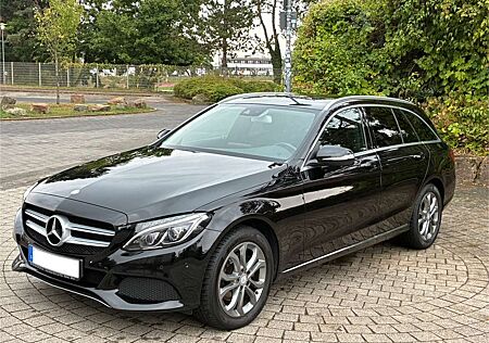 Mercedes-Benz C 220 C 220d. Navi. Standheizung. Rückfahrkamera. AHK.
