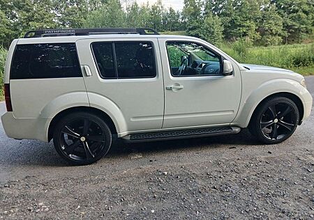 Nissan Pathfinder 2.5 dCi Aut.LE