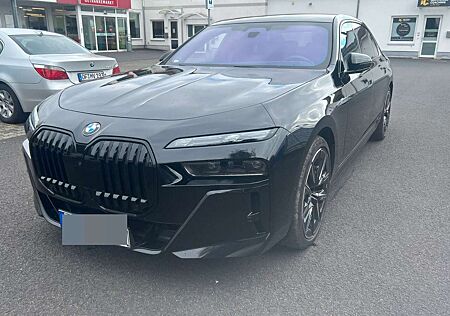 BMW 740 Baureihe 7 Lim d xDrive M Sport*B&W