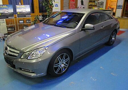 Mercedes-Benz E 200 Coupe BlueEFFICIENCY Elegance,Alu 18 Zoll,Navi,Top