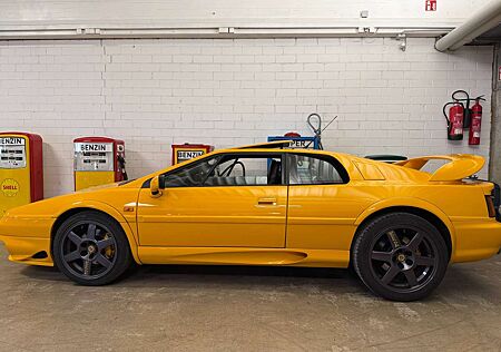 Lotus Esprit V8