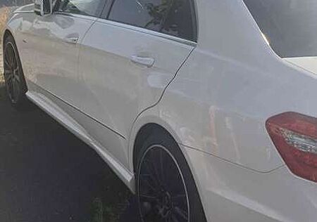 Mercedes-Benz E 220 CDI DPF BlueEFFICIENCY 7G-TRONICAvantgarde