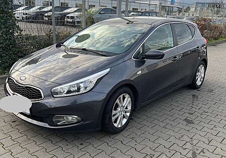 Kia Cee'd Ceed / Dream Team