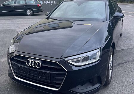 Audi A4 30 TDI-Automatik!