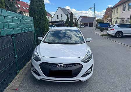 Hyundai i30 1.4 Coupe //1.Hand.//Scheck.Heft//Privat