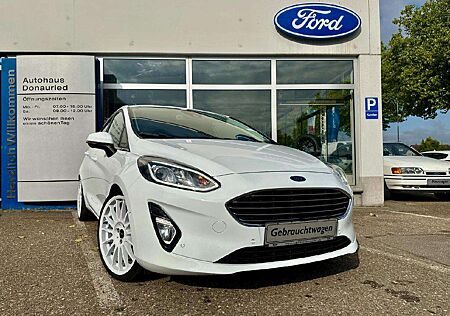 Ford Fiesta Titanium *Subwoofer Ausbau möglich*