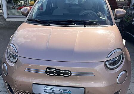 Fiat 500E C La Prima