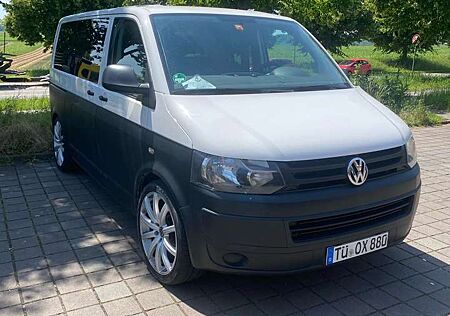 VW T5 Volkswagen -; 9 Sitzen; 09/2015