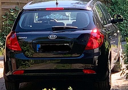 Kia Cee'd gebraucht kaufen Kia Cee'd Ceed / Ceed 1.4 CVVT LX Basis