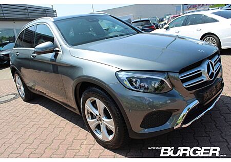 Mercedes-Benz GLC 220 4Matic Pano LED AHK Navi Kamera Tempomat SitzHZG
