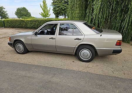 Mercedes-Benz 230 W124 230E 4 Türer