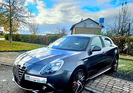 Alfa Romeo Giulietta QV-Line*1.Hand*Scheckheft*Bi-Xenon*Hu/Au neu*