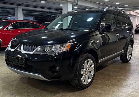 Mitsubishi Outlander 2.4 Automatik 7-Sitzer~Leder~Navi~Klima