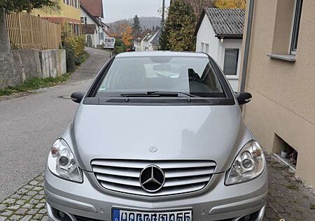Mercedes-Benz B 170 designo-Paket, TÜV, 8-Fachbereifung, Lederpaket