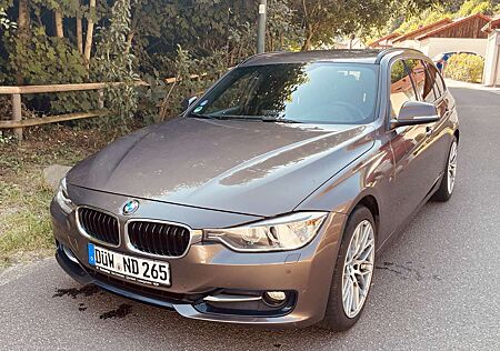 BMW 316i 316 Touring Aut. Sport Line, 8- fach bereift