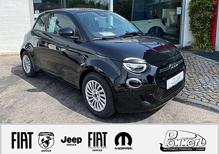 Fiat 500E Action