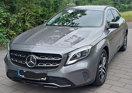 Mercedes-Benz GLA 220 4Matic 7G-DCT