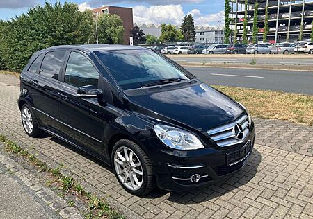 Mercedes-Benz B 160 Automatik Teilleder-Navi-Panoramadach
