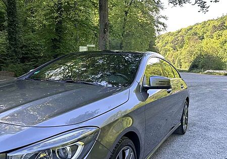 Mercedes-Benz CLA 180 (117.942)