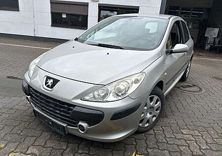 Peugeot 307 1.6i. 109PS. Eu4. Klima. ABS. Servo ZV. TÜV NEU