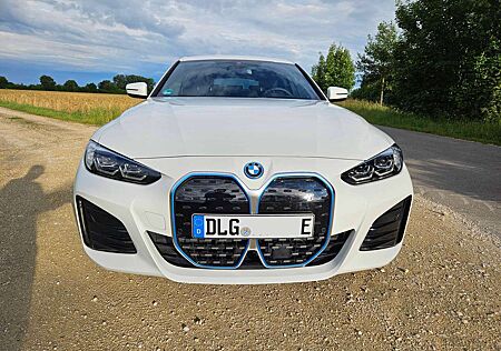 BMW i4 eDrive35 M-Sport, Head-up, SHZ, AHK uvm. *wie neu*