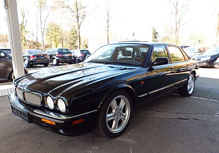 Jaguar XJ R 4.0 V8 Leder SDach 4xShz Memory 363 PS