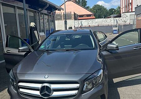 Mercedes-Benz GLA 200 7G-DCT