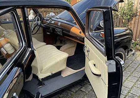 Mercedes-Benz 180 Ponton Limousine