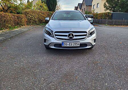 Mercedes-Benz GLA 200 7G-DCT Style